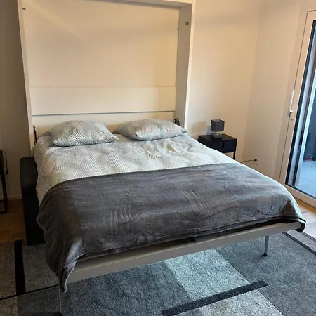 2 Steps From And Montreux Center Veytaux